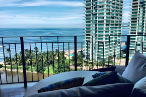 Beachfront Chic Condo - perfect 4Home office!